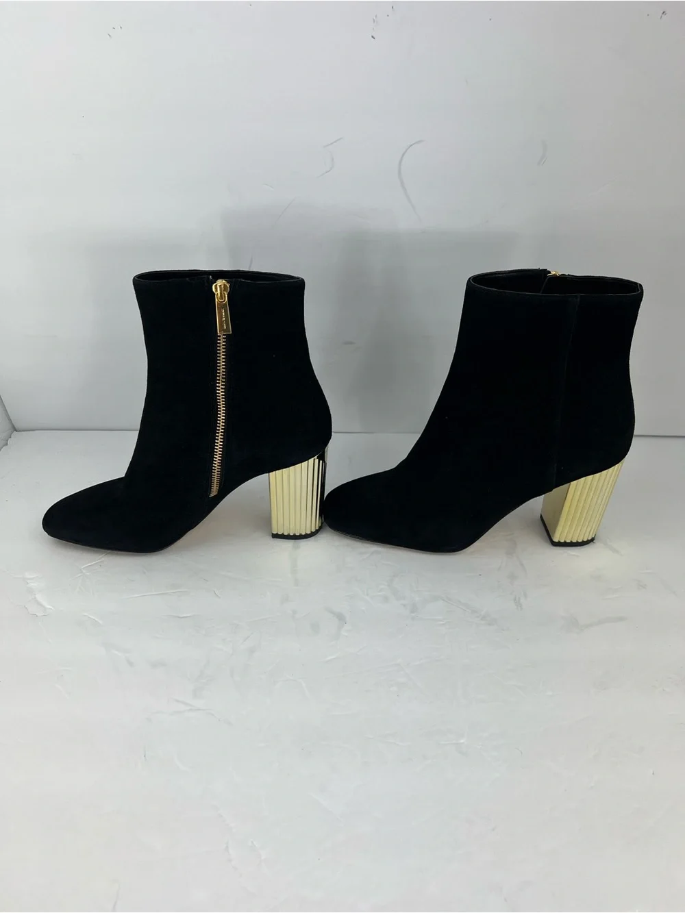 MICHAEL KORS PORTER BOOTIE ANKLE BOOTS, BLACK SUEDE LEATHER, GOLD HEELS, SIZE 8M
